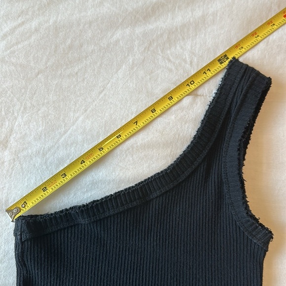 NWOT UO Women’s One Shoulder Ribbed Crop Top in Black Size M - Picture 7 of 10